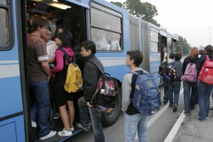 Criticità trasporto scuole medie, il Sindaco Amati convoca un incontro pubblico