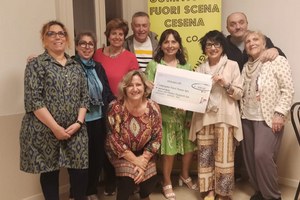 L'Associazione Amici del Mulino dona alla Compagnia teatrale Fuori Scena di Cesena